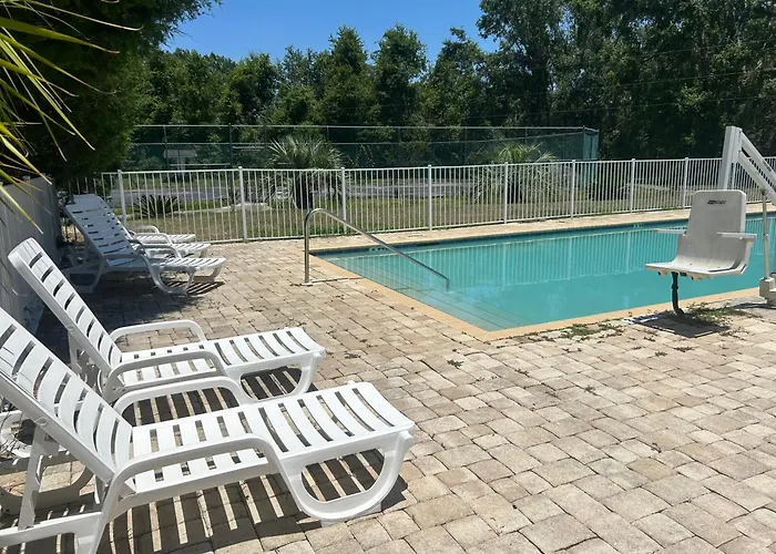 Deerwood Inn & Madison Campground