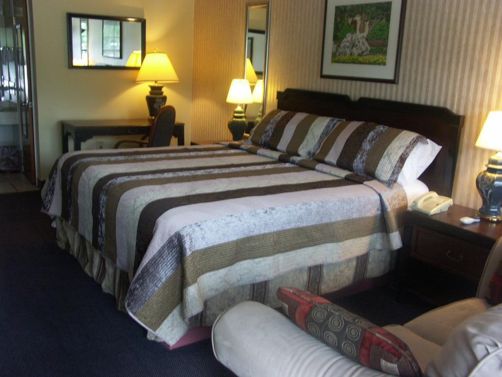 Deerwood & Campground Motel 2*