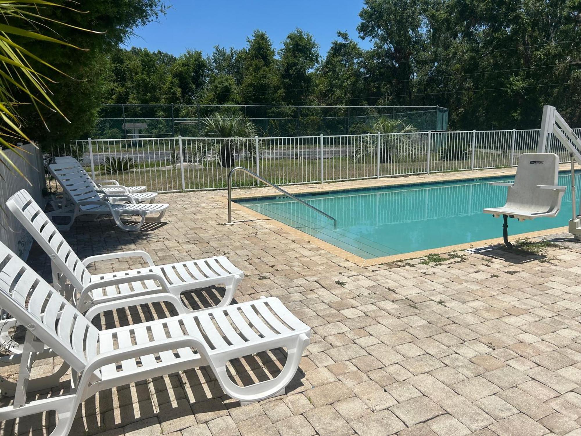 Deerwood & Campground Motel